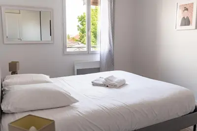 Un ou plusieurs lits dans un hébergement de l'établissement Maison de Larros, au calme idéalement placée