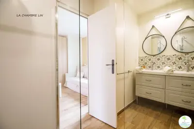 Salle de bains dans l'établissement Villa avec Piscine 24 couchages