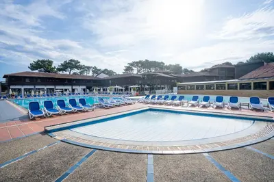 Piscine de l'établissement Villages Clubs du Soleil - SOUSTONS ou située à proximité