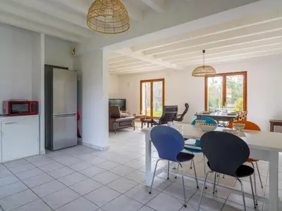 Cuisine ou kitchenette dans l'établissement Maison au bord du lac de Biscarrosse - 6 pers - Jardin et parking - Proche pistes cyclables - FR-1-319-511