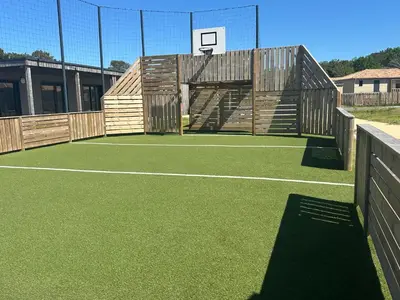 Tennis ou squash au sein de le chalet ou à proximité