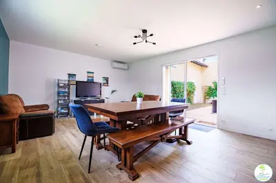 Télévision ou salle de divertissement dans l'établissement Villa avec Piscine Parentis en Born 13 personnes
