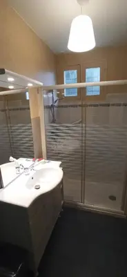 Salle de bains dans l'établissement Maison Parentis en Born 6-8 personnes-L'échappée landaise