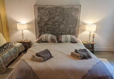 Un ou plusieurs lits dans un hébergement de l'établissement Maison Pimoli : Chambre Hortense