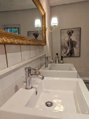 Salle de bains dans l'établissement Maison Pimoli : Chambre Hortense