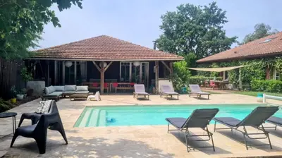 Piscine de l'établissement Maison Pimoli : Chambre Hortense ou située à proximité