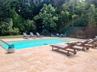 Piscine de l'établissement Maison Pimoli : Chambre Garance ou située à proximité