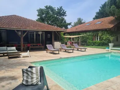 Piscine de l'établissement Maison Pimoli : Chambre Garance ou située à proximité