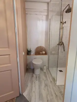 Salle de bains dans l'établissement Maison Pimoli : Chambre Garance