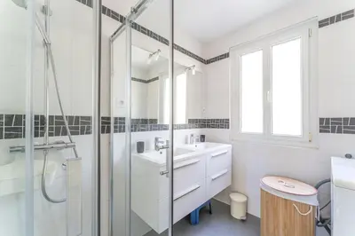 Salle de bains dans l'établissement Villa Amandine - Charmante maison de famille au Pyla