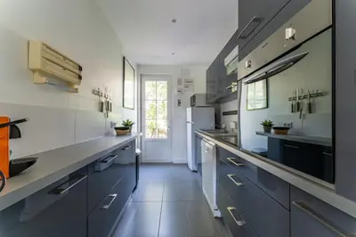 Cuisine ou kitchenette dans l'établissement Villa Amandine - Charmante maison de famille au Pyla