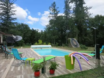 Piscine de l'établissement Gîte O 3 Cèdres ou située à proximité