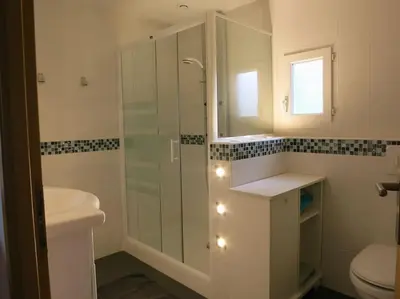 Salle de bains dans l'établissement Gîte O 3 Cèdres