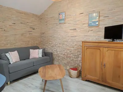 Télévision ou salle de divertissement dans l'établissement Studio de charme indépendant