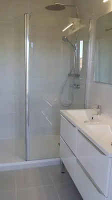 Salle de bains dans l'établissement Logement la Teste de Buch