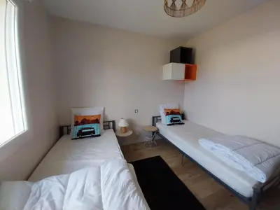 Un ou plusieurs lits dans un hébergement de l'établissement Mimizan Jolie maison moderne avec piscine chauffée 4 Ch et jardin