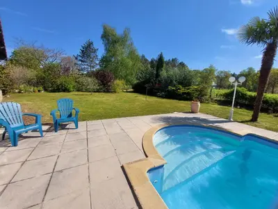 Piscine de l'établissement Confortable Landaise avec piscine privée proche lac et golf ou située à proximité