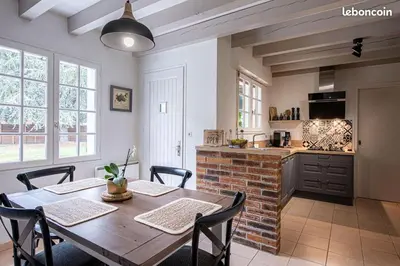 Cuisine ou kitchenette dans l'établissement Confortable Landaise avec piscine privée proche lac et golf