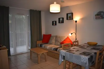 Coin salon dans l'établissement Les Dunes 6 personnes ,piscines ,tennis etc proche de la plage