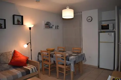 Cuisine ou kitchenette dans l'établissement Les Dunes 6 personnes ,piscines ,tennis etc proche de la plage