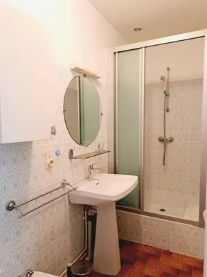 Salle de bains dans l'établissement Cigale