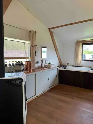 Cuisine ou kitchenette dans l'établissement Cosy Cabane Boise solaire, Balneo bath et toilette seche a la Ferme