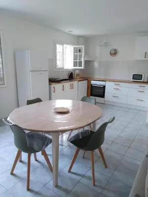 Cuisine ou kitchenette dans l'établissement Bruyeres