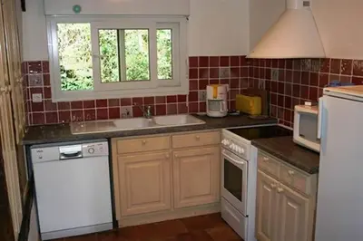 Cuisine ou kitchenette dans l'établissement Petit rimbez