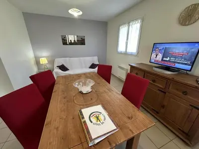 Télévision ou salle de divertissement dans l'établissement Gabardan