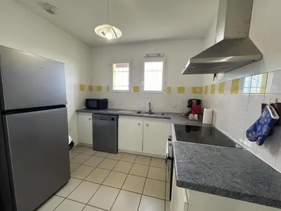 Cuisine ou kitchenette dans l'établissement Seignanx