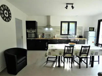 Cuisine ou kitchenette dans l'établissement Gite mimosas