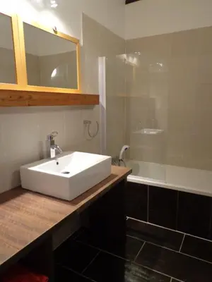 Salle de bains dans l'établissement Lo bonur es dens lo prat