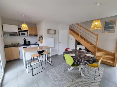 Cuisine ou kitchenette dans l'établissement La Cabane Océan 10 min a pied de Mimizan plage Forêt