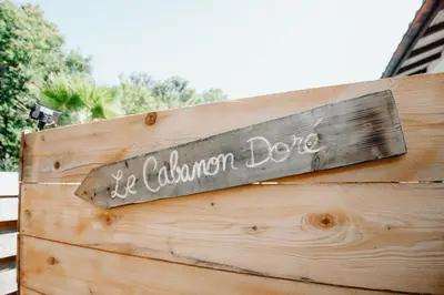 Certificat, récompense, panneau ou autre document affiché dans l'établissement Le Cabanon doré, Suite SPA et nature chez Ivona Vacances