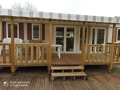 Balcon ou terrasse dans l'établissement MOBILHOME 3 CHBRES 2 SDE 2 WC LV LL TV CLIM TOUT CONFORT