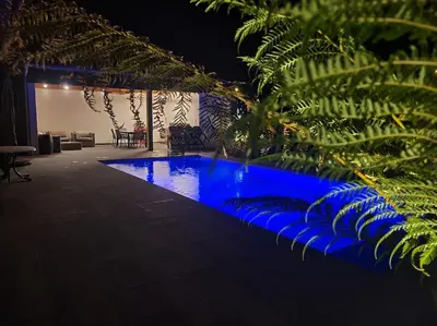 Piscine de l'établissement Cosy villa with pool near ocean ou située à proximité