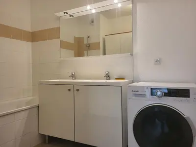 Salle de bains dans l'établissement RESIDENCE LE DOMAINE DE MARTHIAS