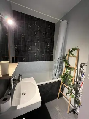 Salle de bains dans l'établissement Studio 212 lumineux à deux pas de l'océan