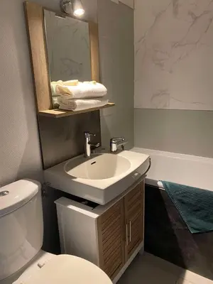 Salle de bains dans l'établissement Studio 212 lumineux à deux pas de l'océan