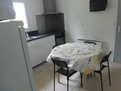 Cuisine ou kitchenette dans l'établissement maison 3 classée étoiles à,proximité de Contis Plage