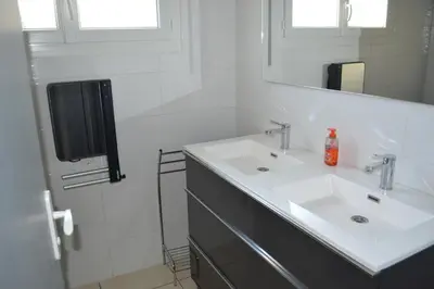 Salle de bains dans l'établissement maison 3 classée étoiles à,proximité de Contis Plage