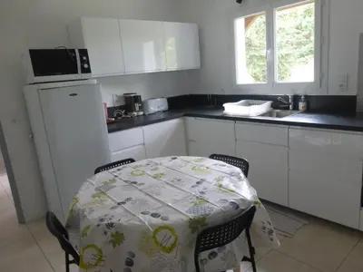 Cuisine ou kitchenette dans l'établissement maison 3 classée étoiles à,proximité de Contis Plage