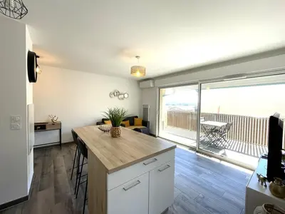Cuisine ou kitchenette dans l'établissement Appartement moderne T2 pour 4 pers. près de la plage avec parking à Vieux-Boucau - FR-1-379-166