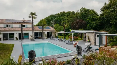 Piscine de l'établissement LA MAISON CACHEE-BA ou située à proximité