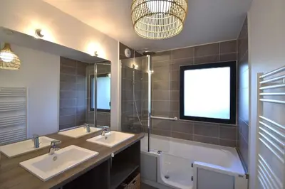 Salle de bains dans l'établissement Barranx - Hossegor appartement pour 4 personnes dans le centre ville