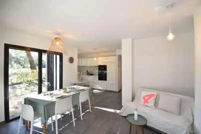 Cuisine ou kitchenette dans l'établissement Barranx - Hossegor appartement pour 4 personnes dans le centre ville