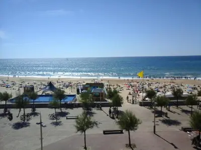 Vue générale sur la mer ou vue sur la mer prise depuis l'appartement