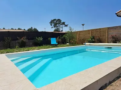 Piscine de l'établissement TURQUOISE ou située à proximité