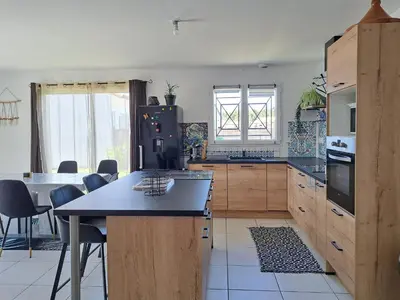 Cuisine ou kitchenette dans l'établissement TURQUOISE