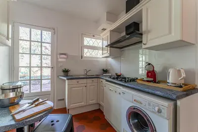 Cuisine ou kitchenette dans l'établissement Villa Poseidon - Au Pyla à 100m du Bassin
